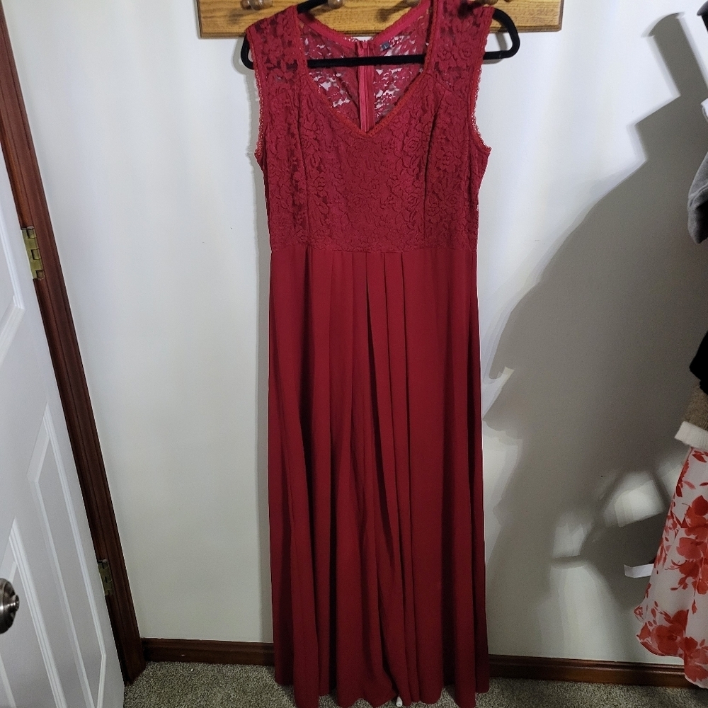 Sleeveless Lace Bodice Maxi Dress in Deep Red, Size L